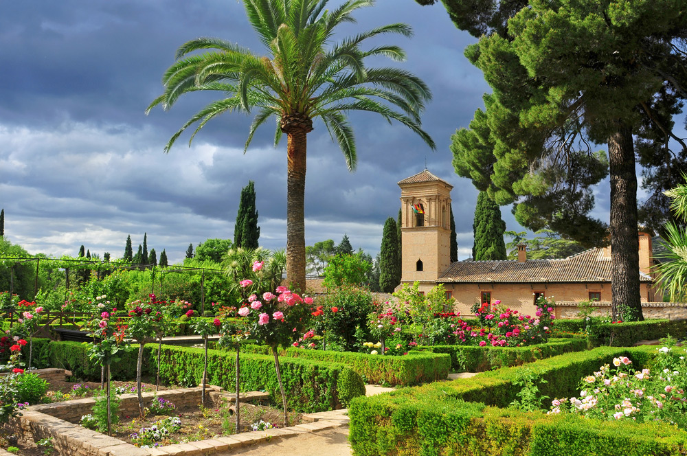 Gardens-of-La-Alhambra-in-Granada,-Spain