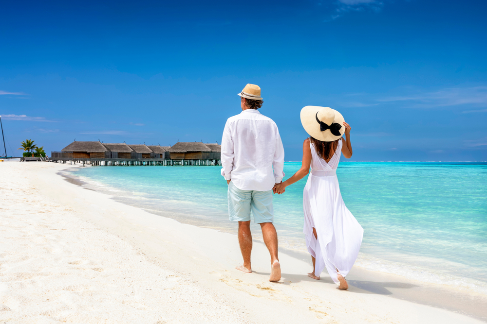 Couple with hats on the beach