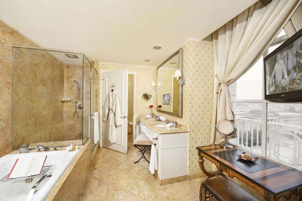 Luxury hotels in Nashville Hermitage bathroom