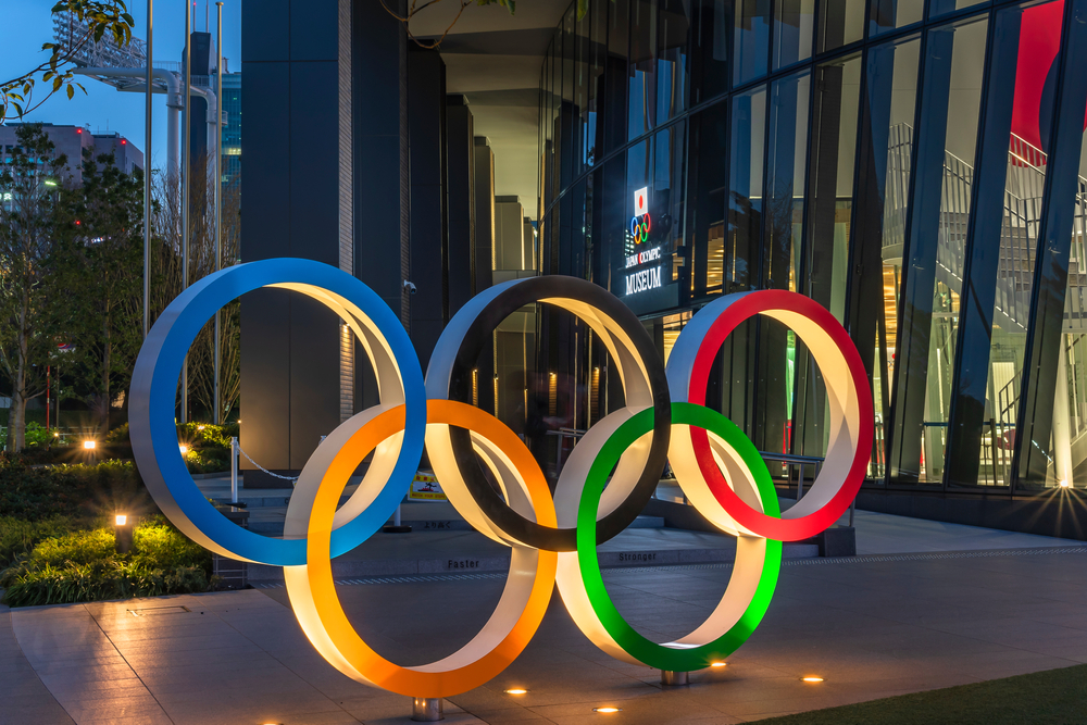 Night view of the Olympic Rings monument at the entrance of the Japan Olympic Museum