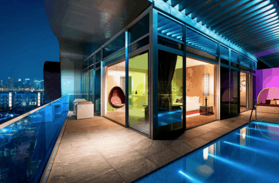 Luxury hotels in Singapore with a private pool