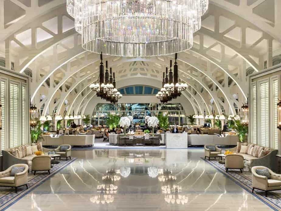 Luxury hotel Fullerton Bay lobby